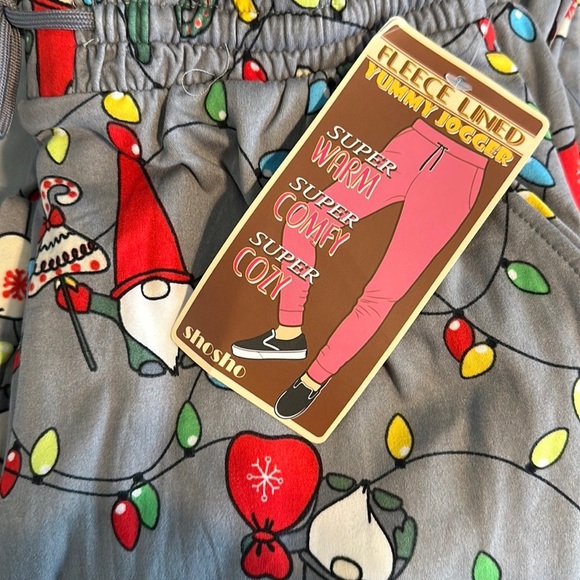 NWT. 2 Fleece jogger pants with pockets Gray Christmas Gnome & Burgundy Small - Picture 12 of 14